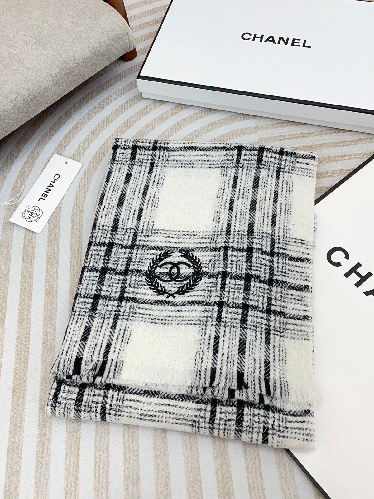 CC Scarf 190 CM In White With Black Stripes Fleece Wool 416907
