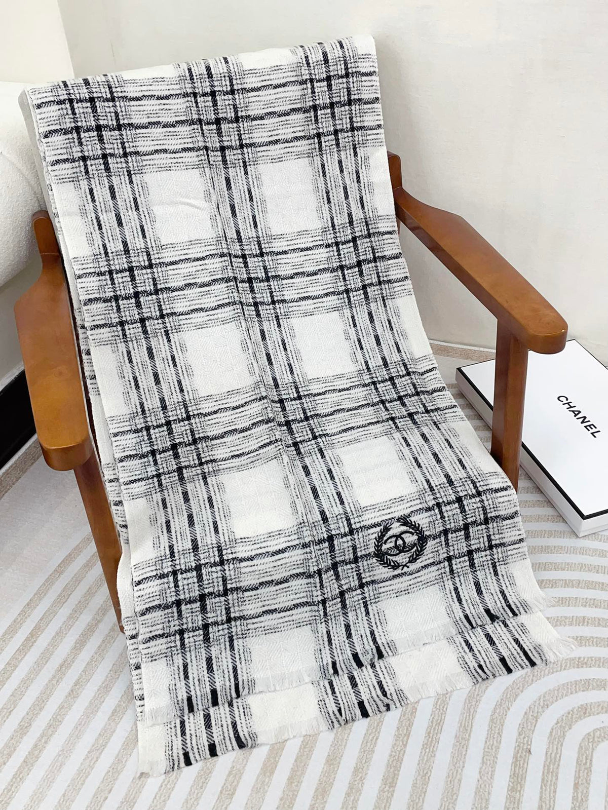 CC Scarf 190 CM In White With Black Stripes Fleece Wool 416907