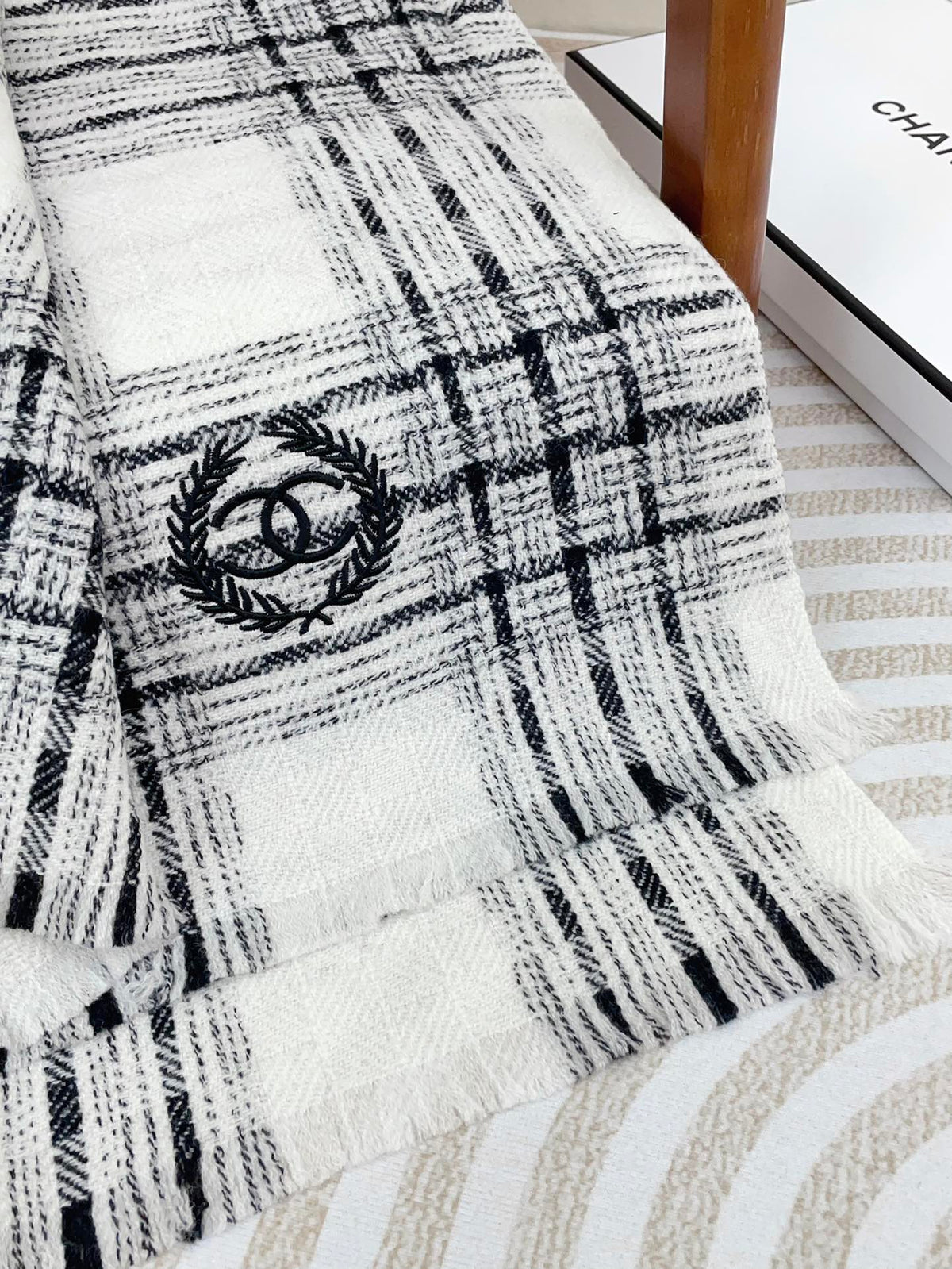 CC Scarf 190 CM In White With Black Stripes Fleece Wool 416907