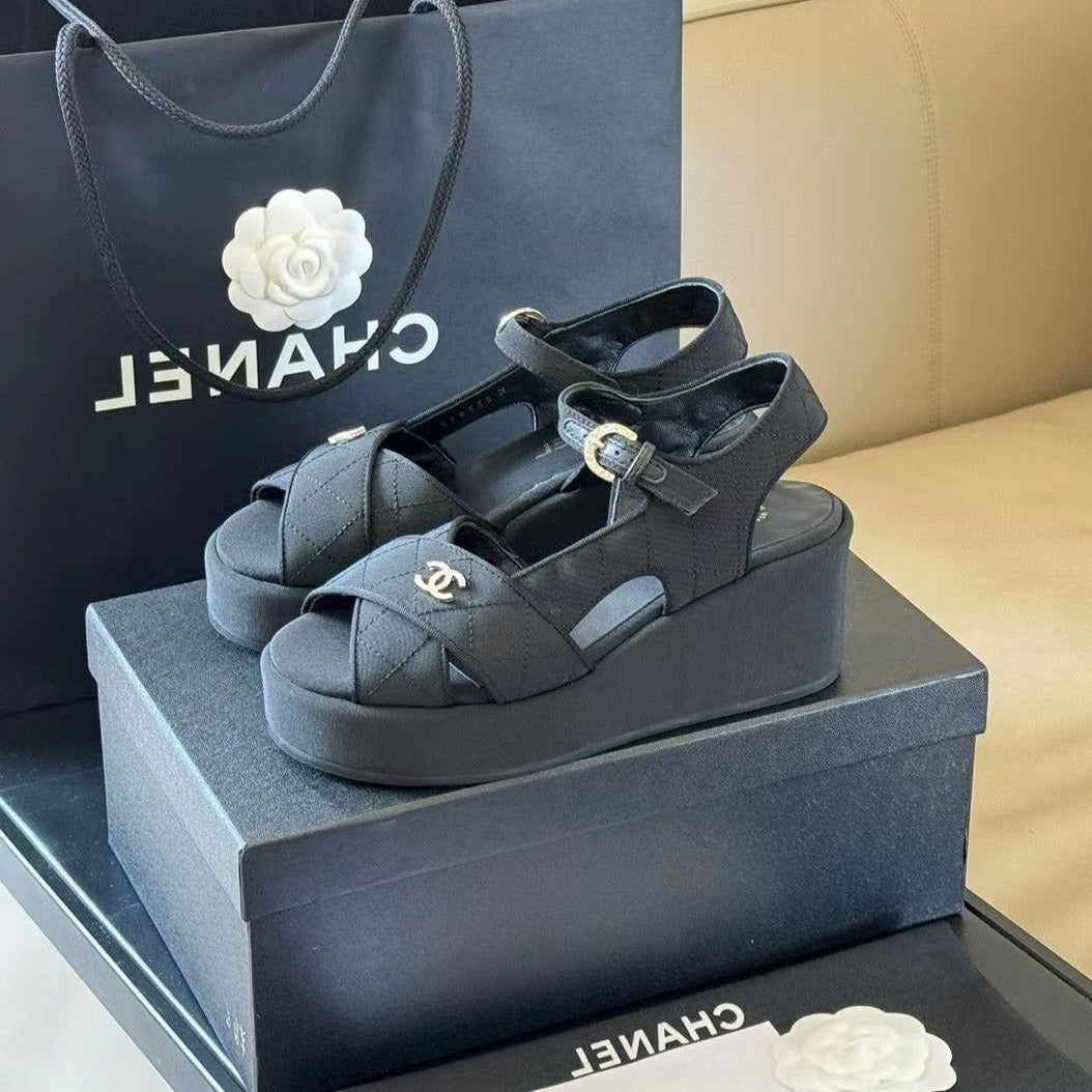CC CLASSIC WEDGE SANDALS IN BLACK FABRIC