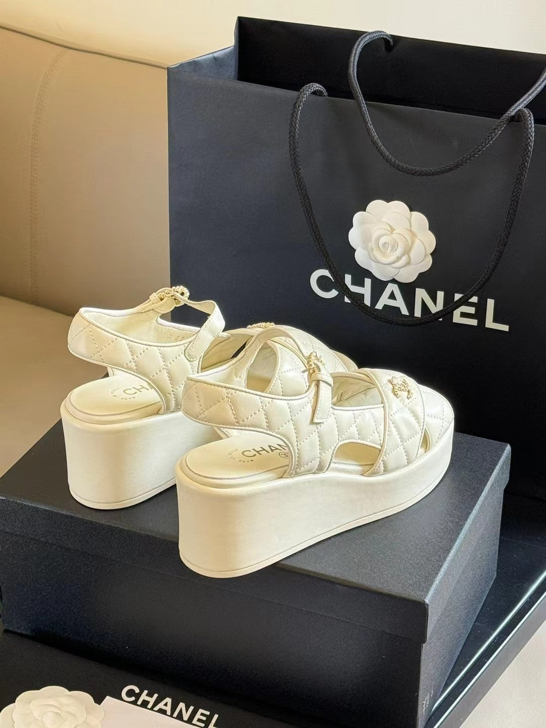CC CLASSIC WEDGE SANDALS IN WHITE LAMBSKIN
