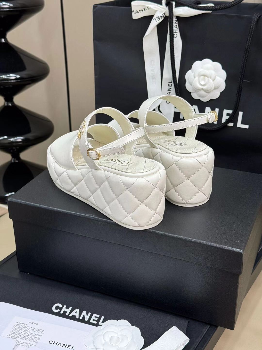 CC HIGH WEDGE SANDALS IN WHITE LAMBSKIN