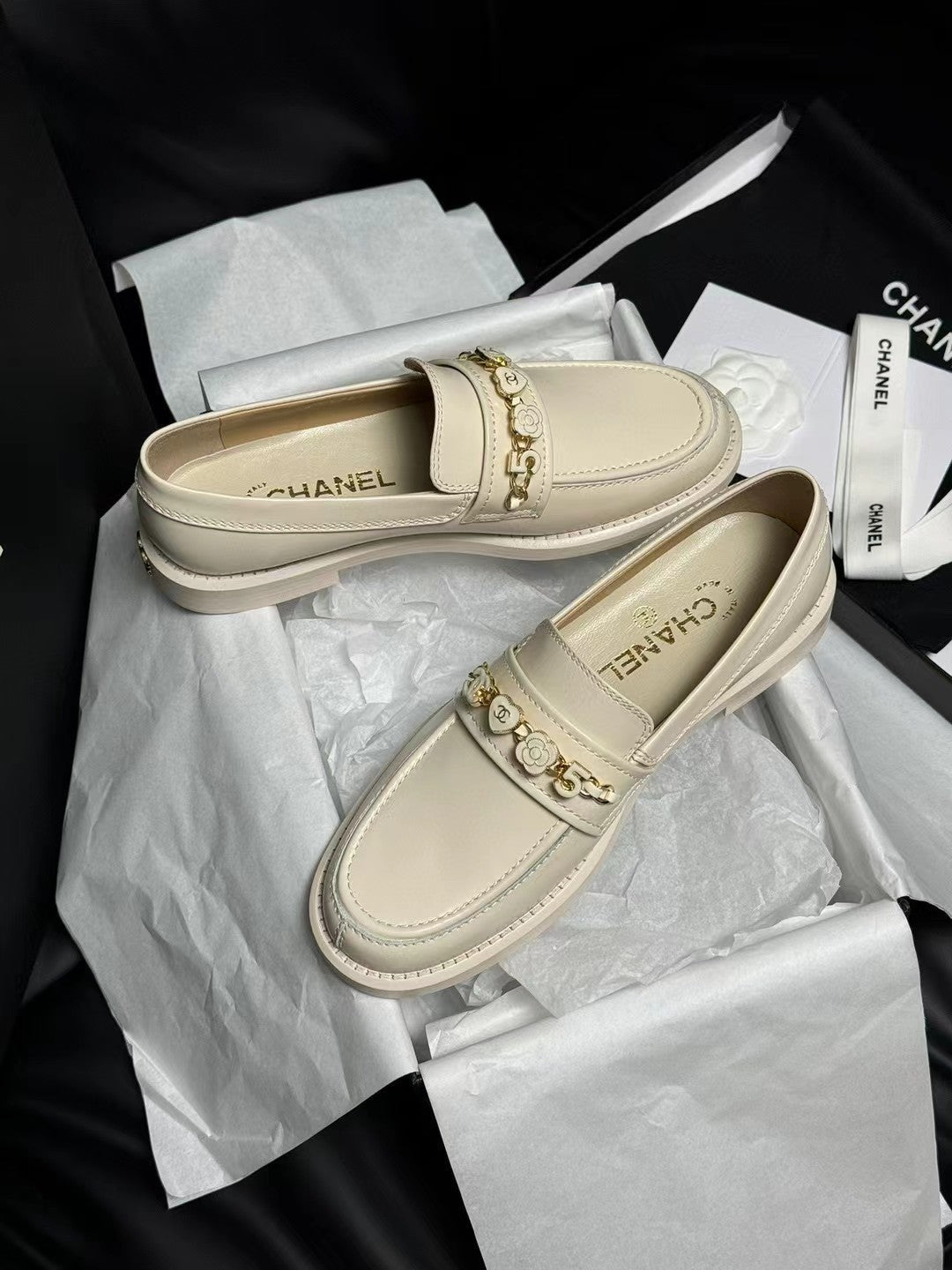 CC LOAFERS WHITE QUILTED CALFSKIN