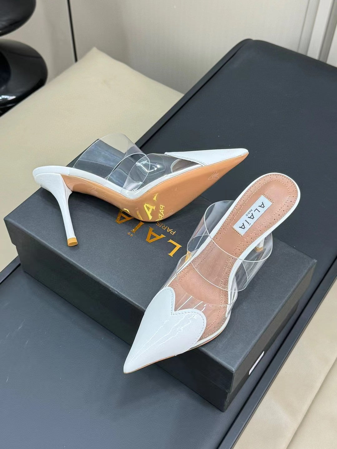 alaia mule 90 optic white heart lambskin
