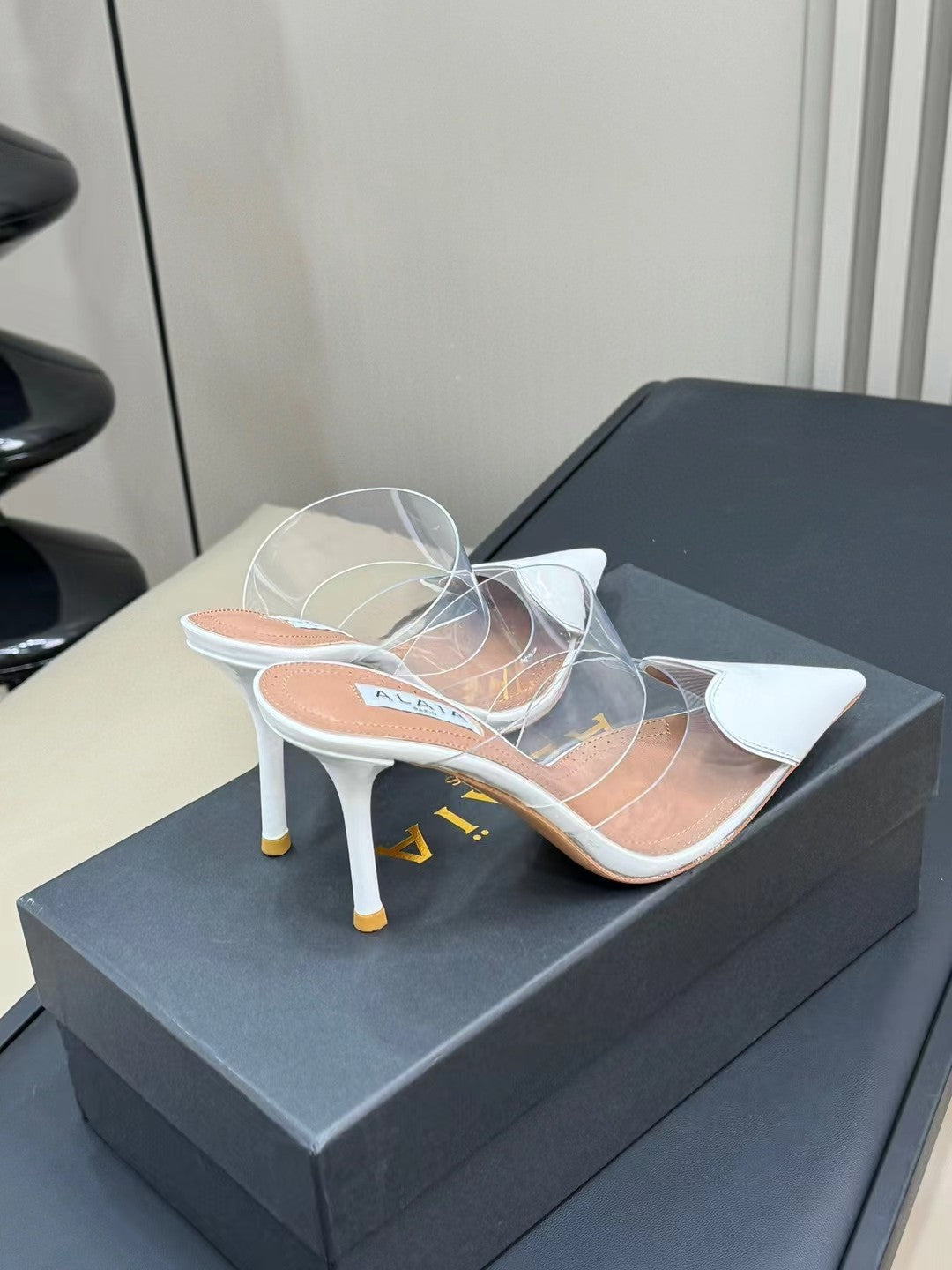 alaia mule 90 optic white heart lambskin