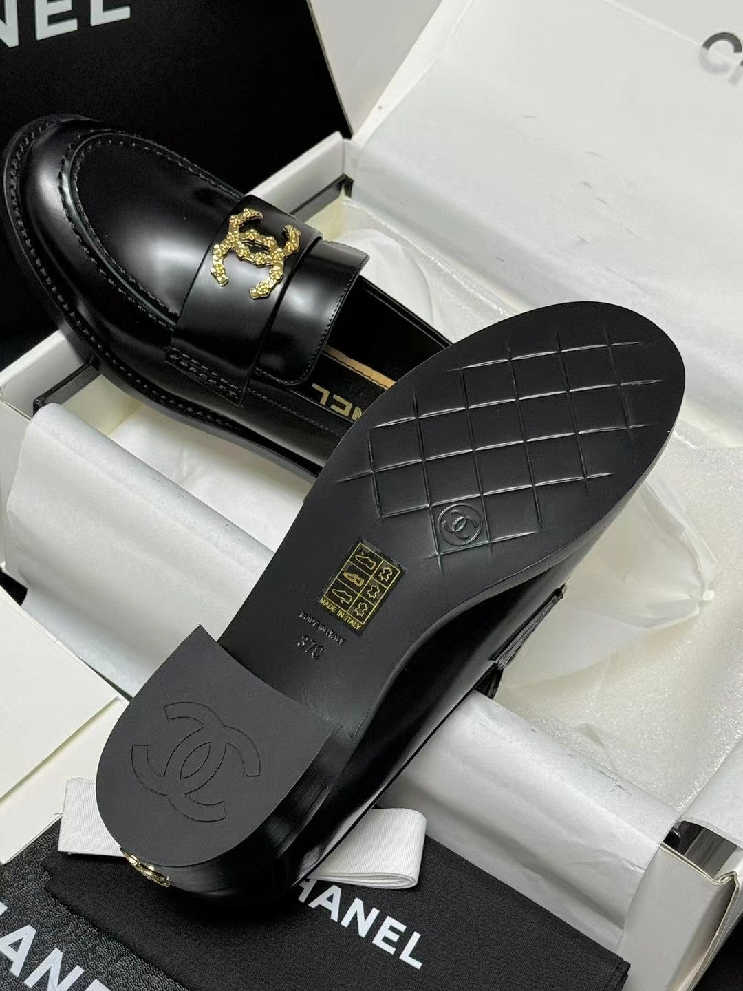 CC LOAFER BLACK CALFSKIN WITH META LOGO