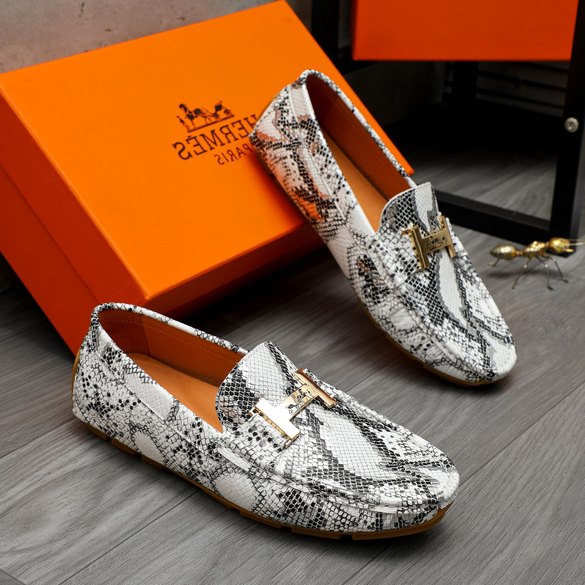 HM SNAKESKIN MOTIF LOAFER WHITE AND BLACK CALFSKIN
