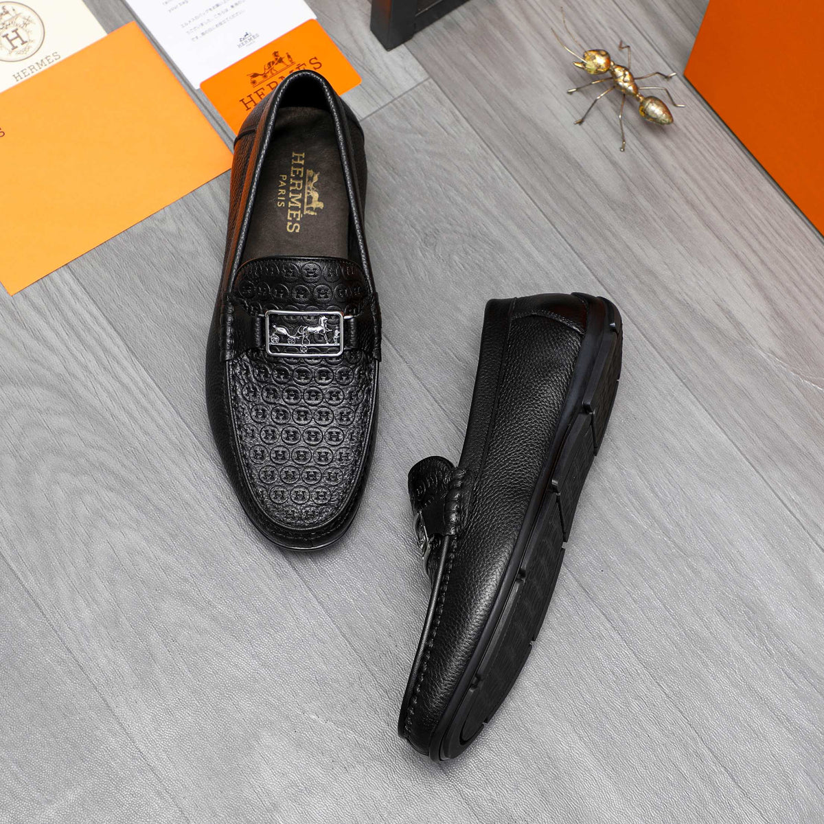 HM CIRCLE MOTIF LOAFER BLACK EMBOSSED CALFSKIN
