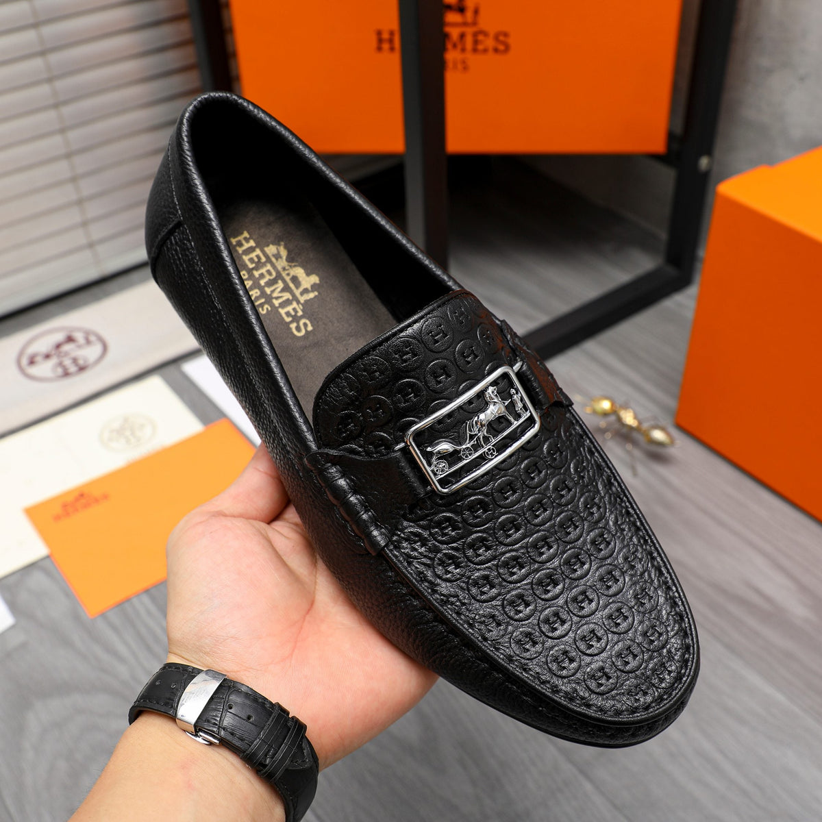 HM CIRCLE MOTIF LOAFER BLACK EMBOSSED CALFSKIN