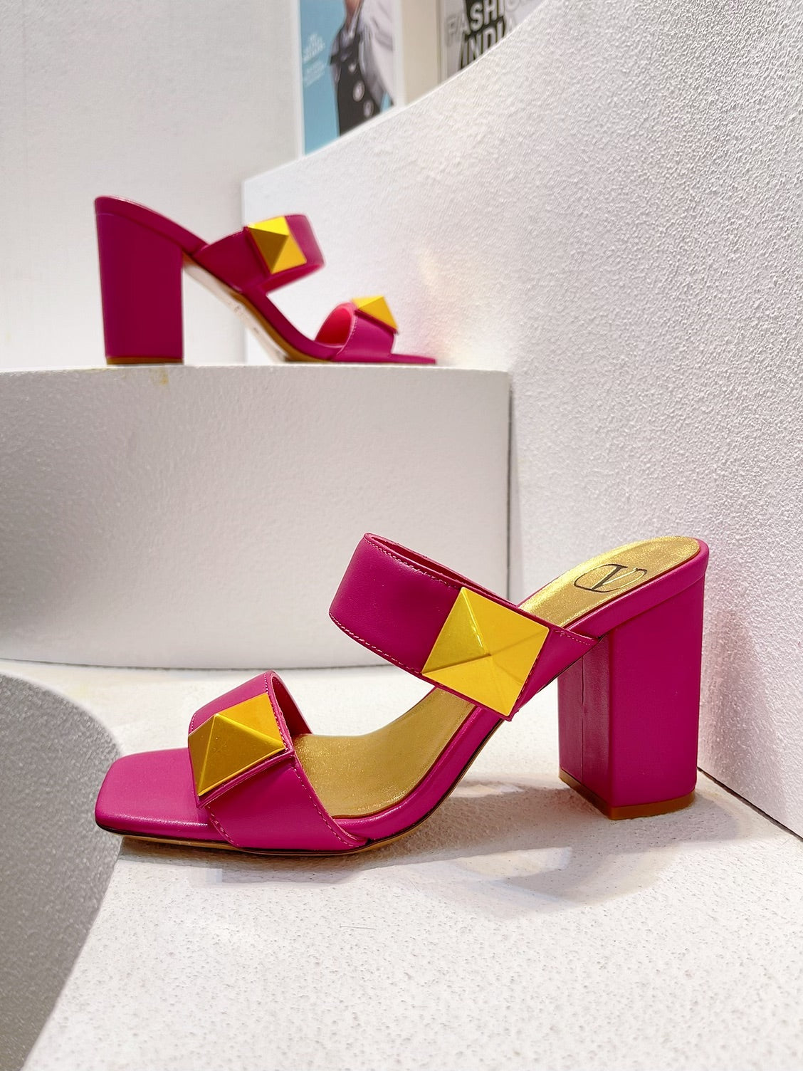 VT One Stud Leather Sandals Fuchsia Pink Cowhide 292754