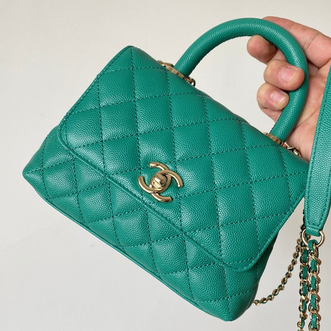 CC 25s Handle Bag 19 Pink Leather Green Caviar Gold Hardware