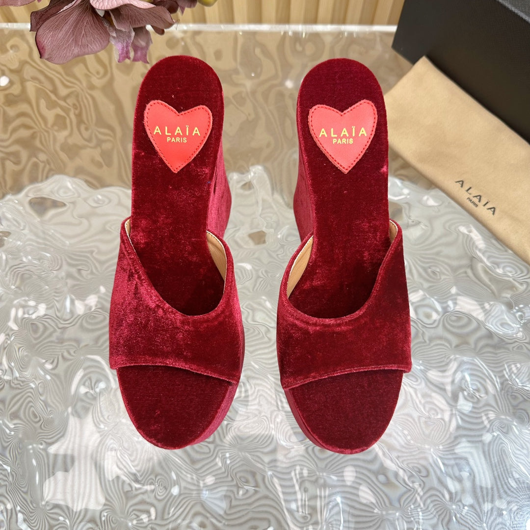 ALAIA PLATFORM WEDGE IN JAM PURPLE VELVET WITH HEART EMBROIDERED