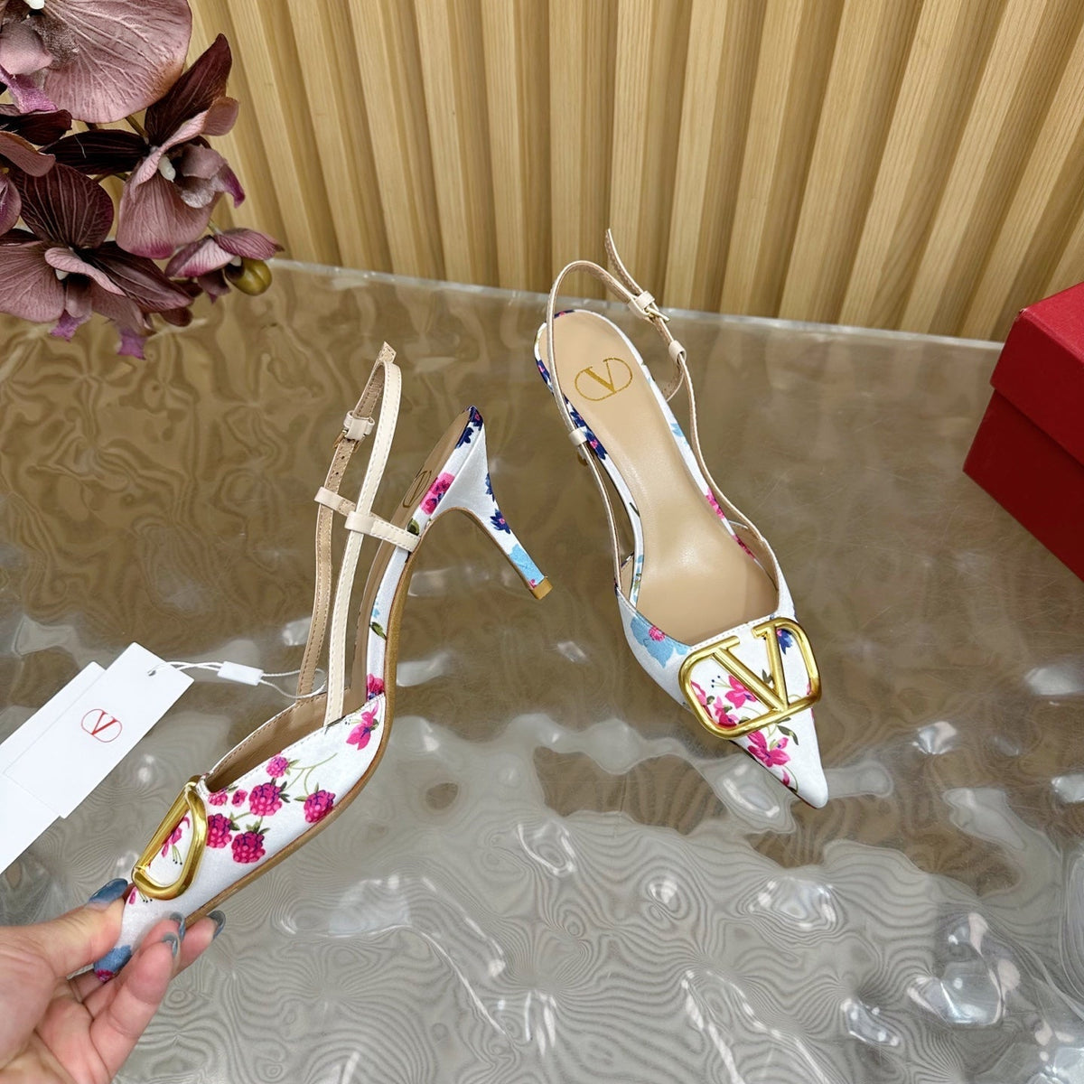 VT 25 Flower Slingback White Floral Fabric Sheepskin 325191