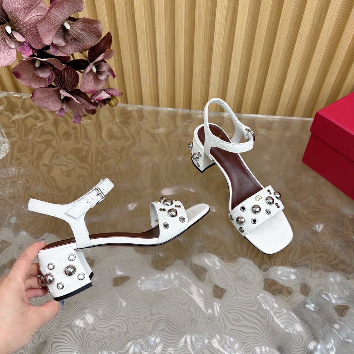 VT 25 Rivet Steel Beads Slingback White Lambskin 325204