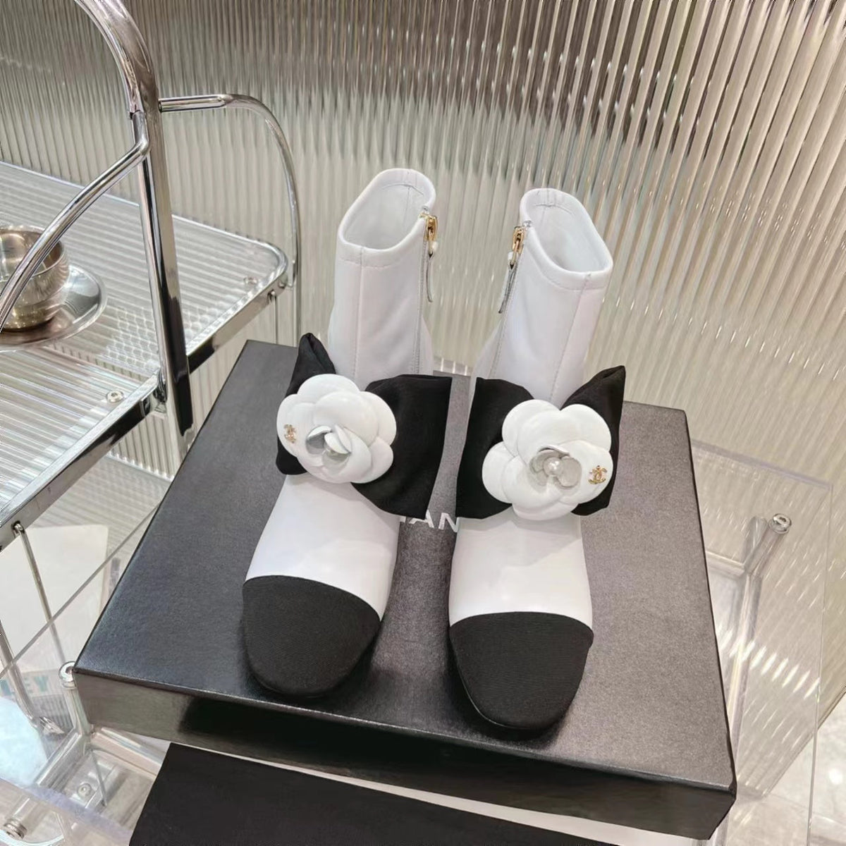 CC Short Boots 60mm White Camellia Cowhide