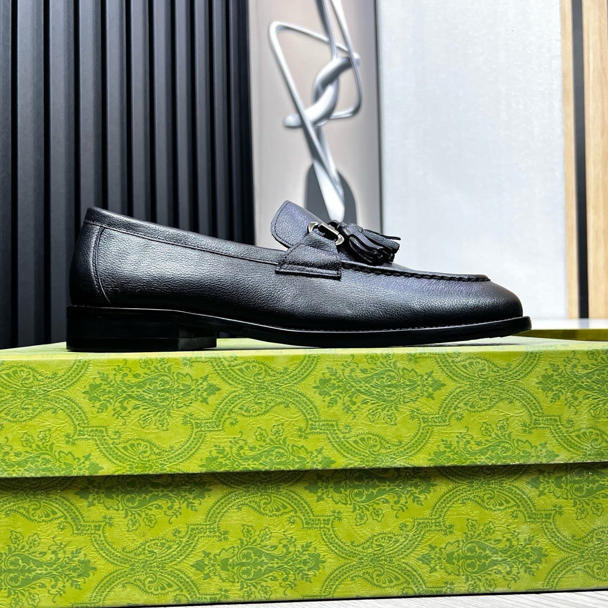 GG Men's Tassel Loafer Black Cowhide 531148