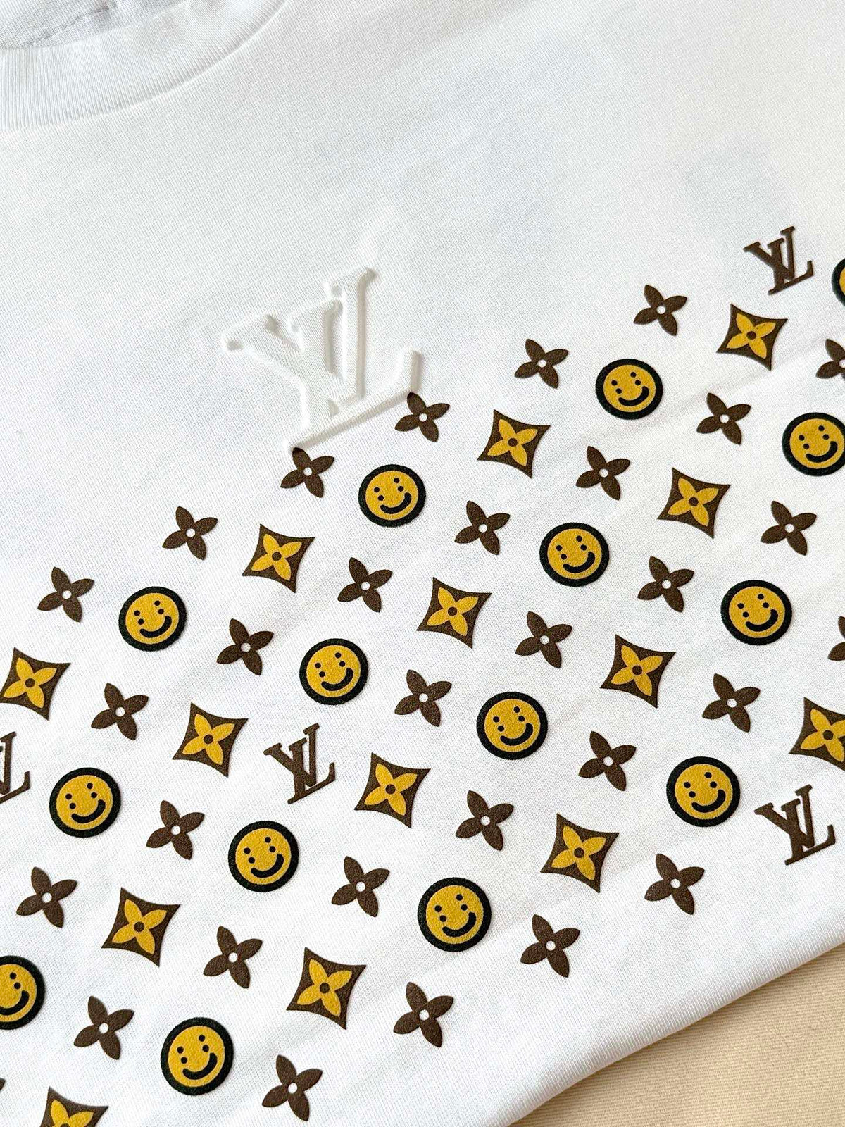 LV 25 Rainbow Smiley Face Print Short Sleeves Shirt White Cotton