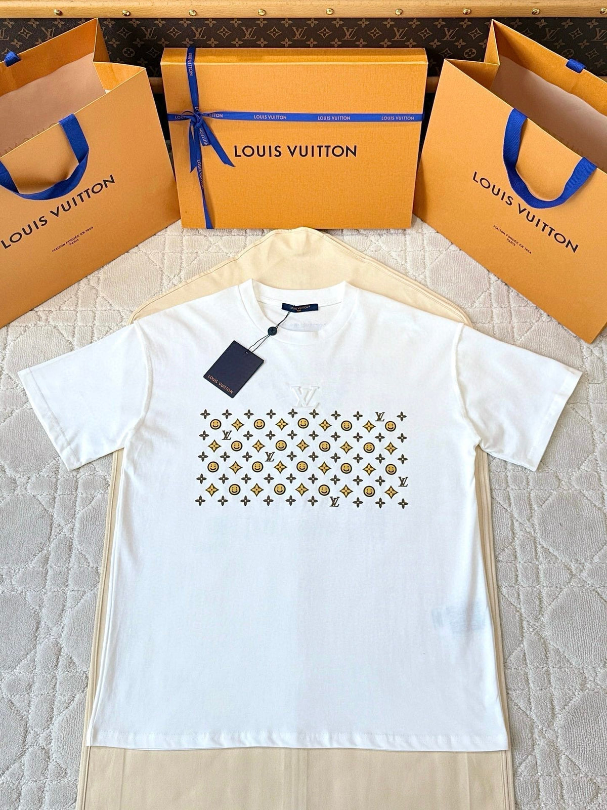 LV 25 Rainbow Smiley Face Print Short Sleeves Shirt White Cotton