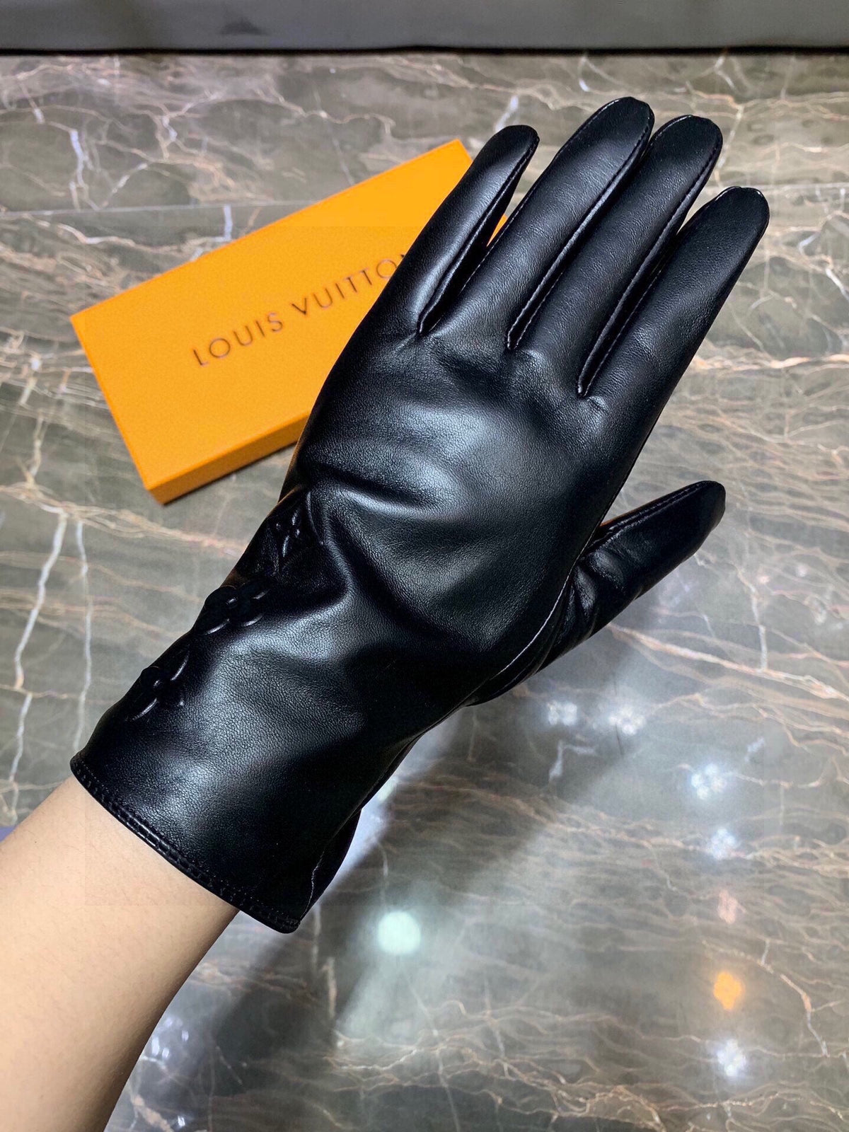 LV Gloves In Black Lambskin 465060