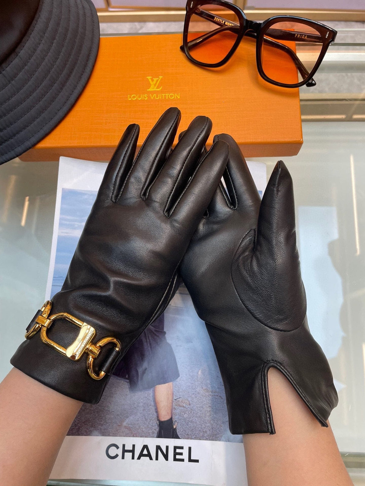 LV Gloves In Black Lambskin 476637
