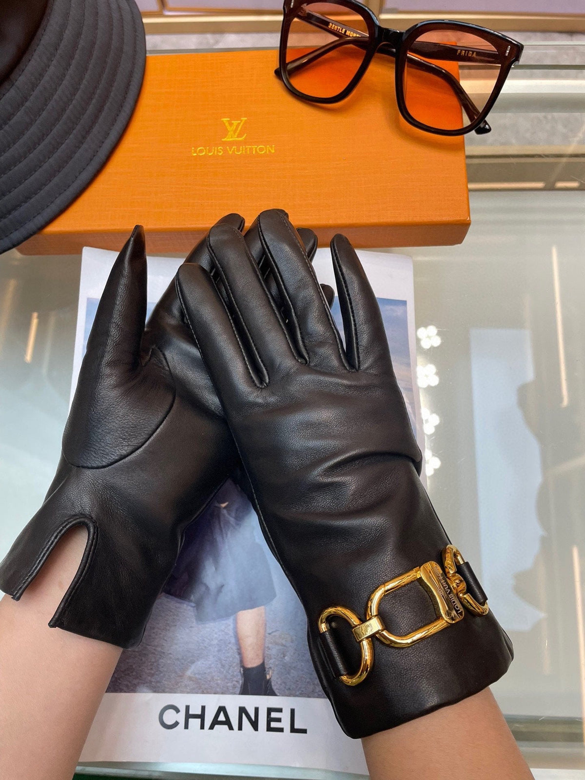 LV Gloves In Black Lambskin 476637