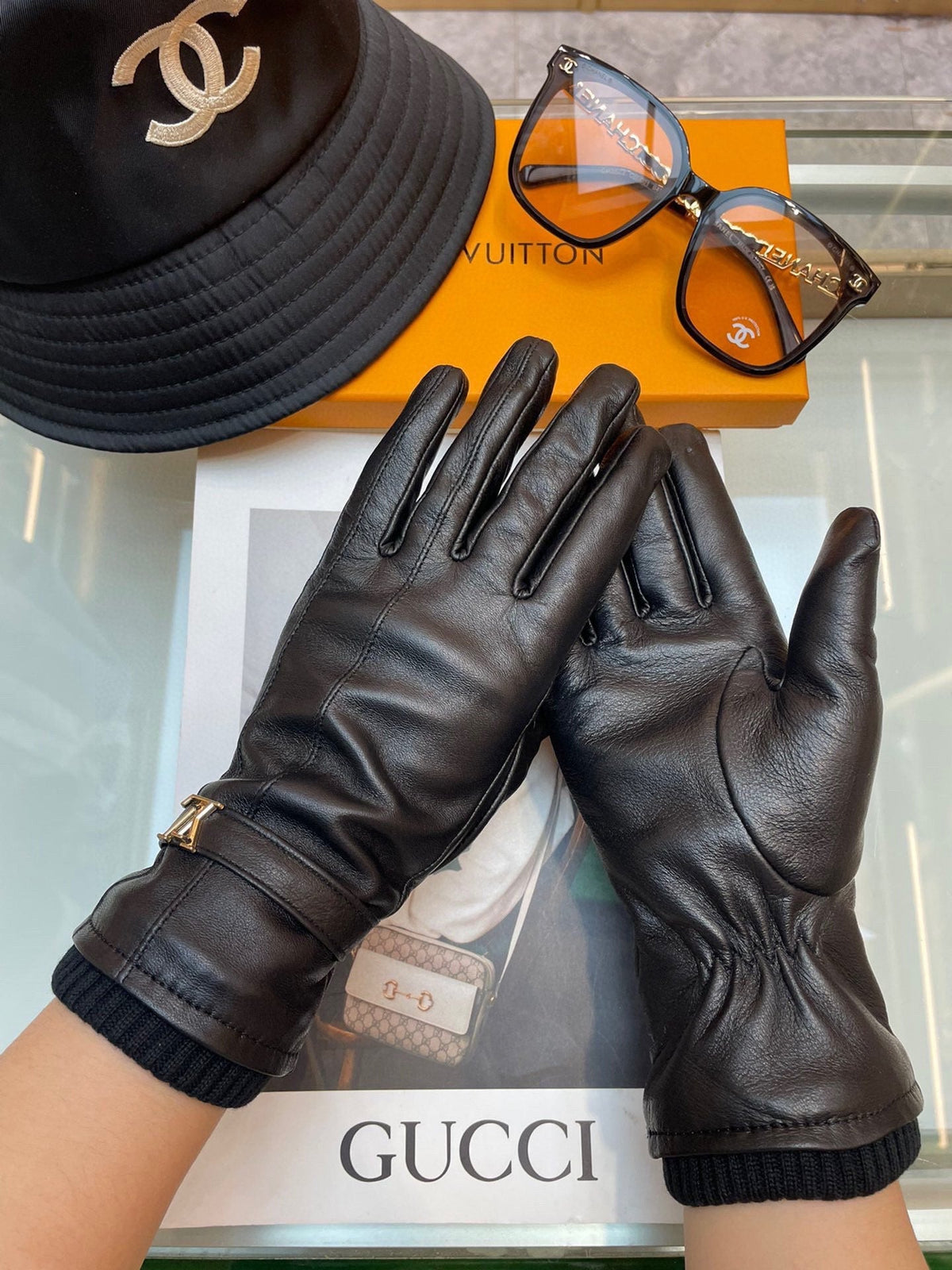 LV Gloves In Black Calfskin 476638