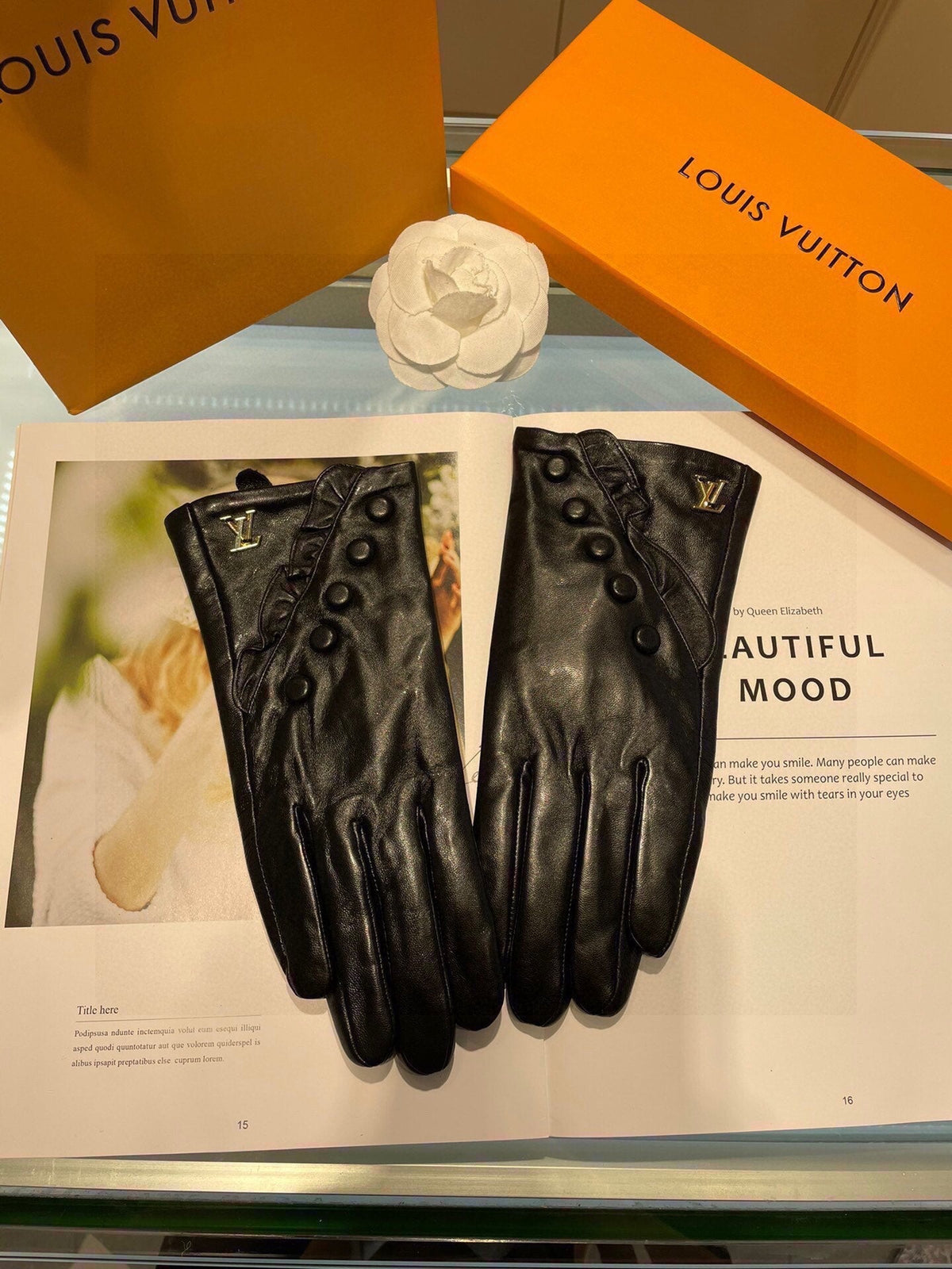 LV Gloves In Black Lambskin 480154