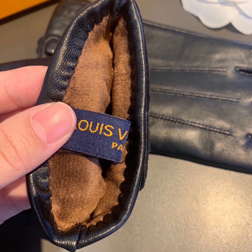 LV Gloves In Black Lambskin 480155