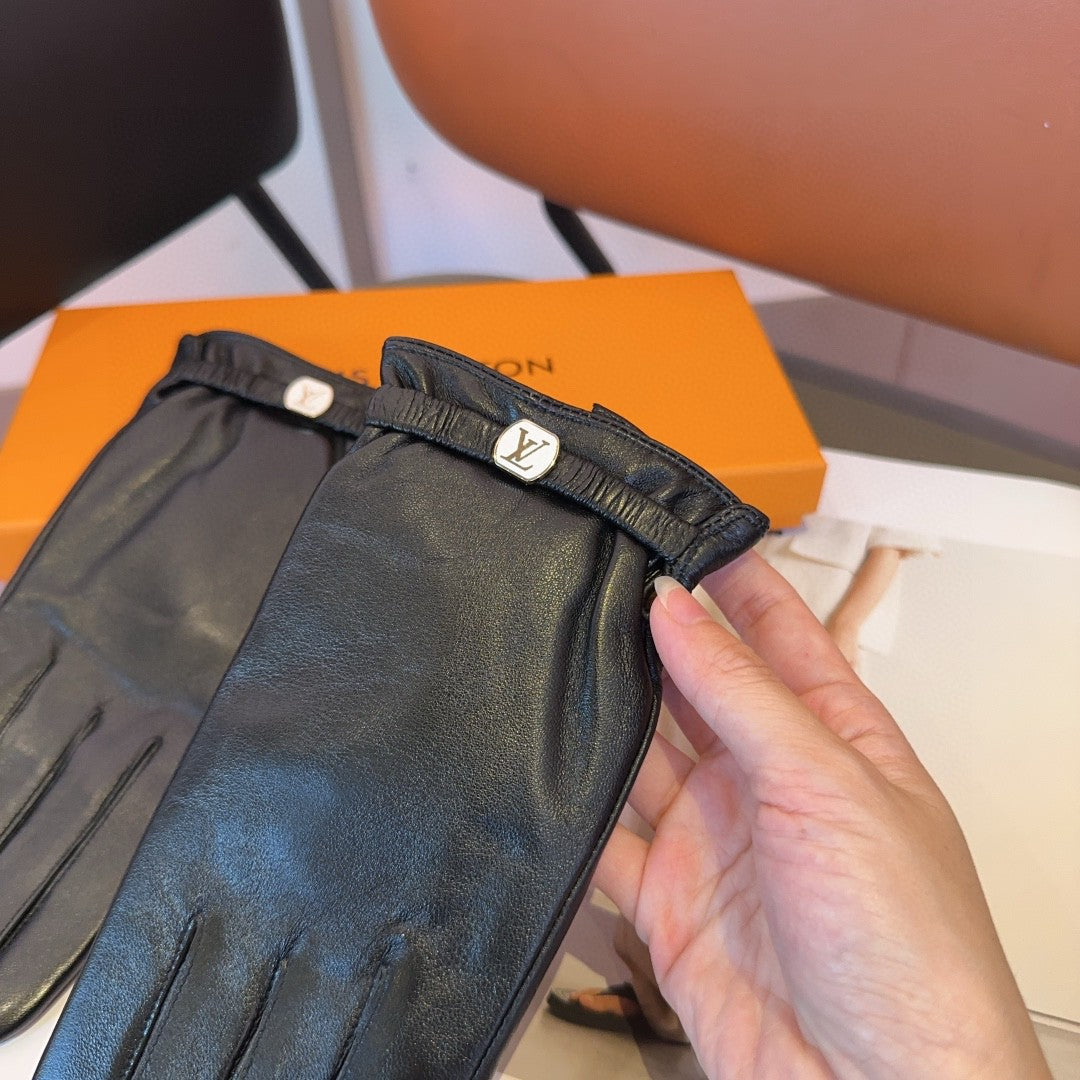LV Gloves In Black Lambskin 462377