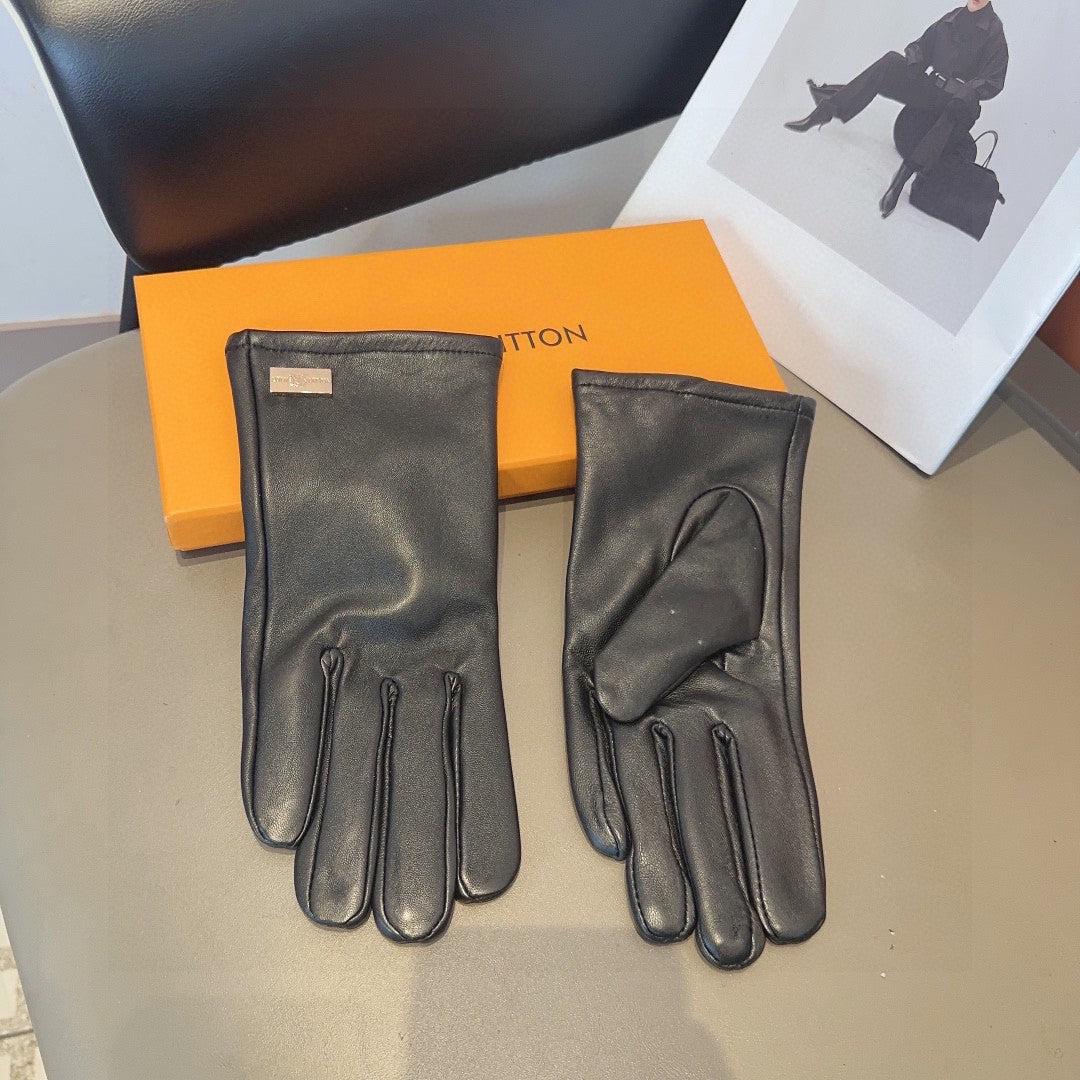 LV Gloves In Black Lambskin 470729