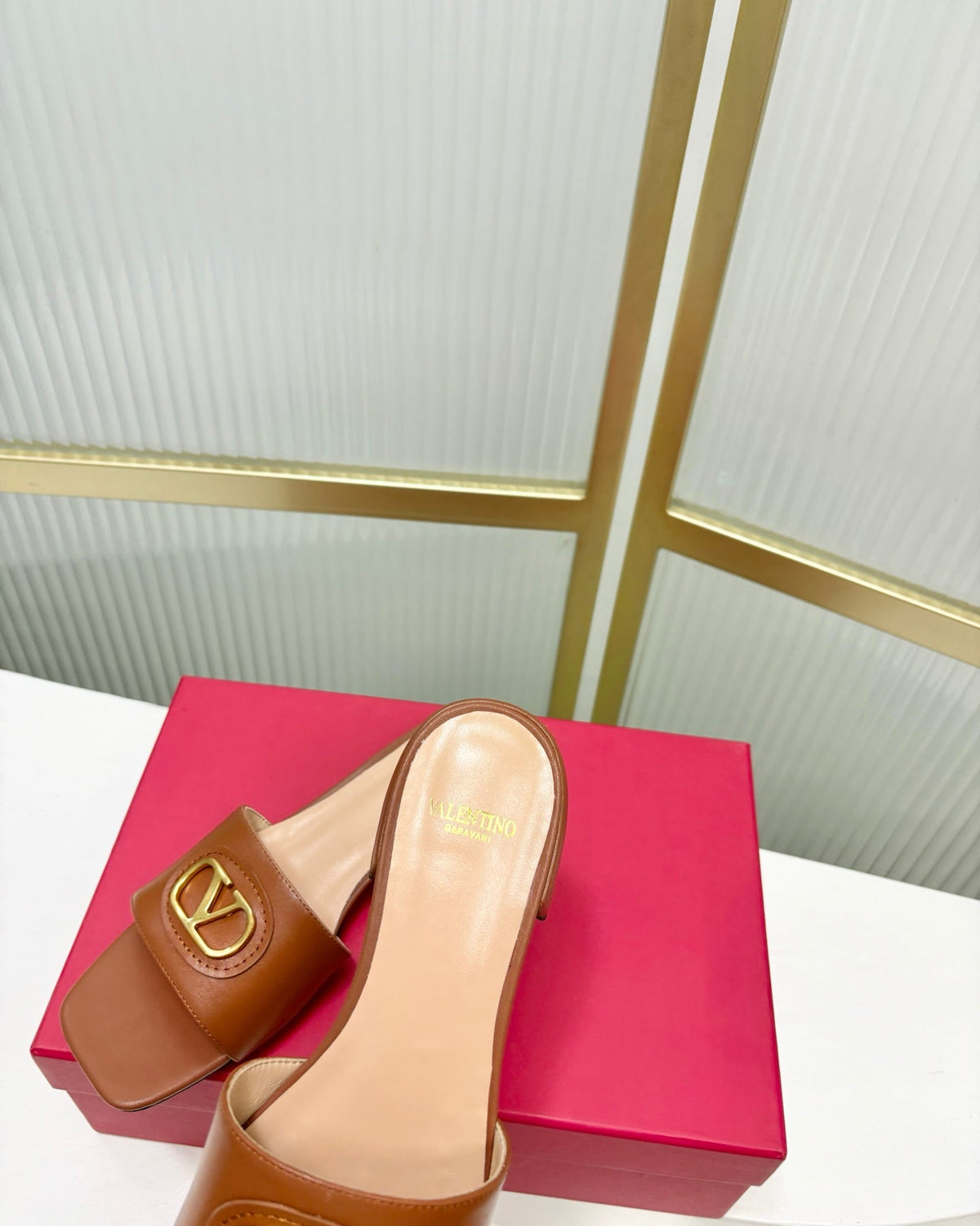VT 25 Vlogo Slides 2cm Brown Cowhide