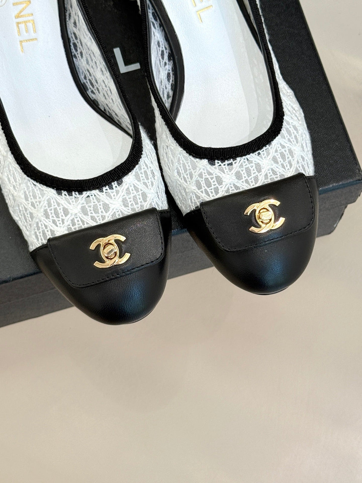 Chanel 25 Ballet Flat 50mm White Black Woven Lambskin 473053