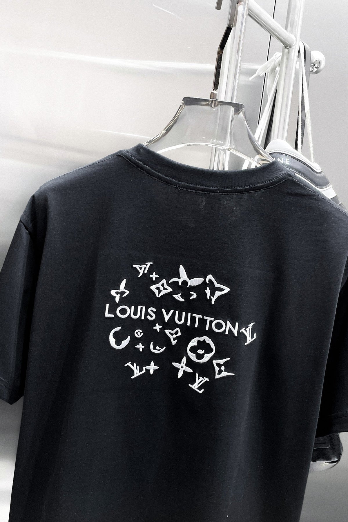 LV 2026 Men Short-sleeved T-shirt Cotton 303375