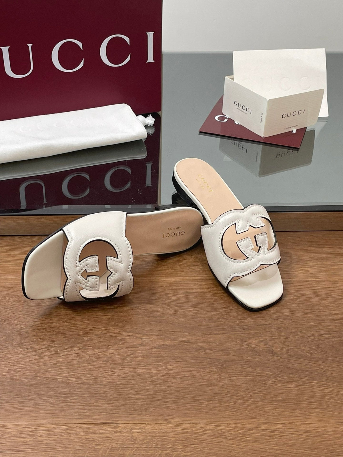 Gucci 2026 Women's Slide Sandal With Interlocking G Leather 765476
