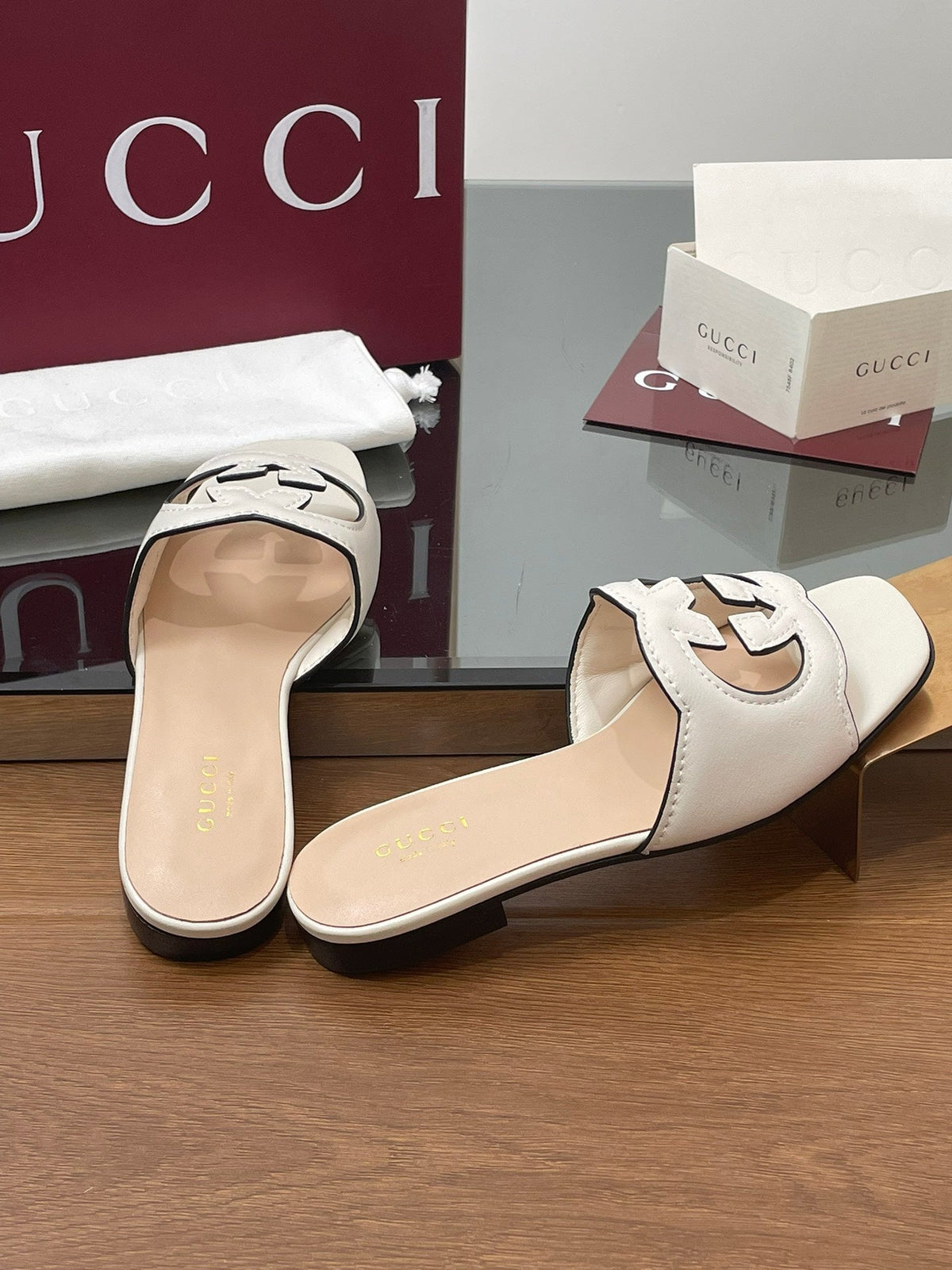 Gucci 2026 Women's Slide Sandal With Interlocking G Leather 765476
