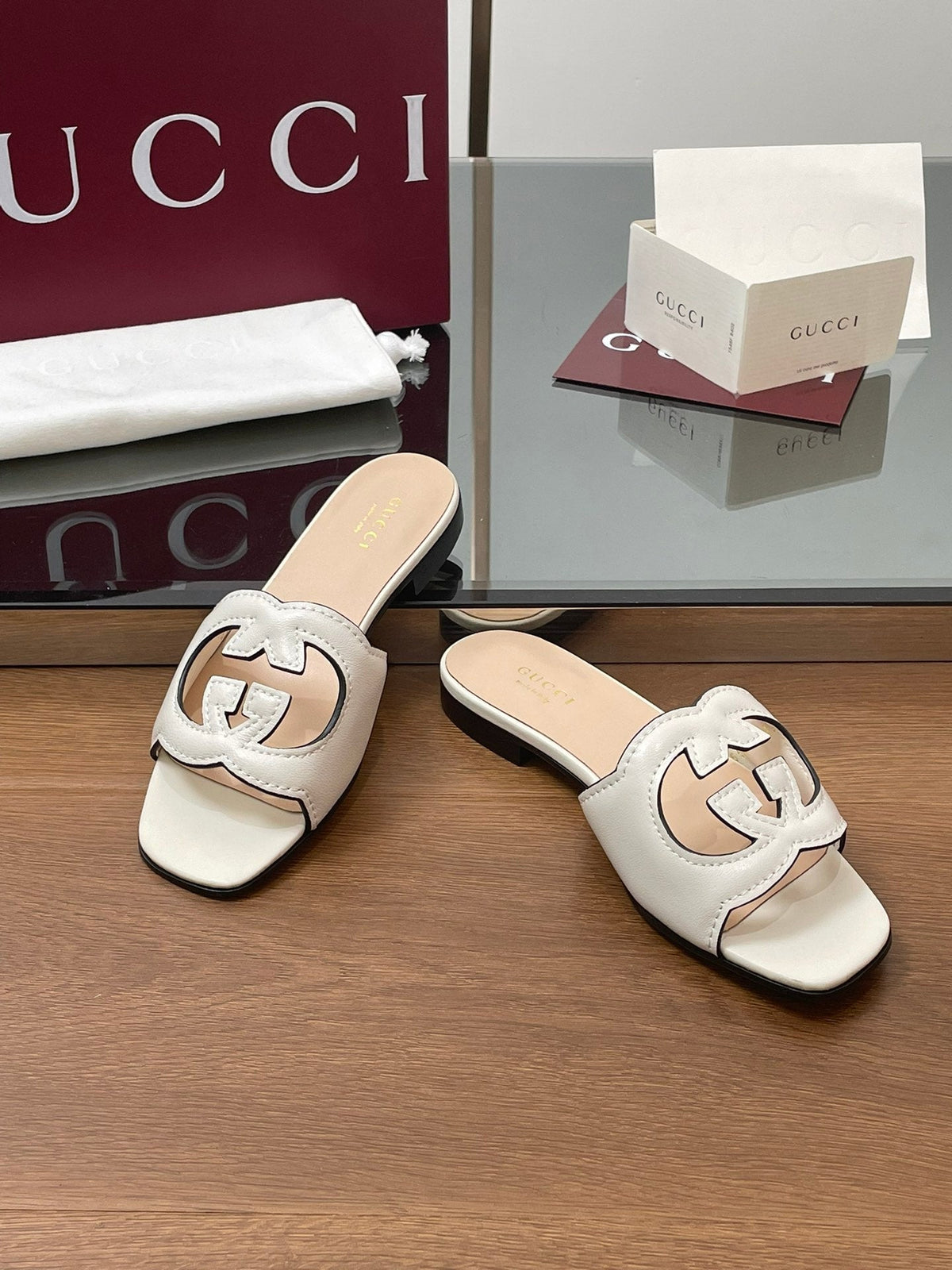 Gucci 2026 Women's Slide Sandal With Interlocking G Leather 765476