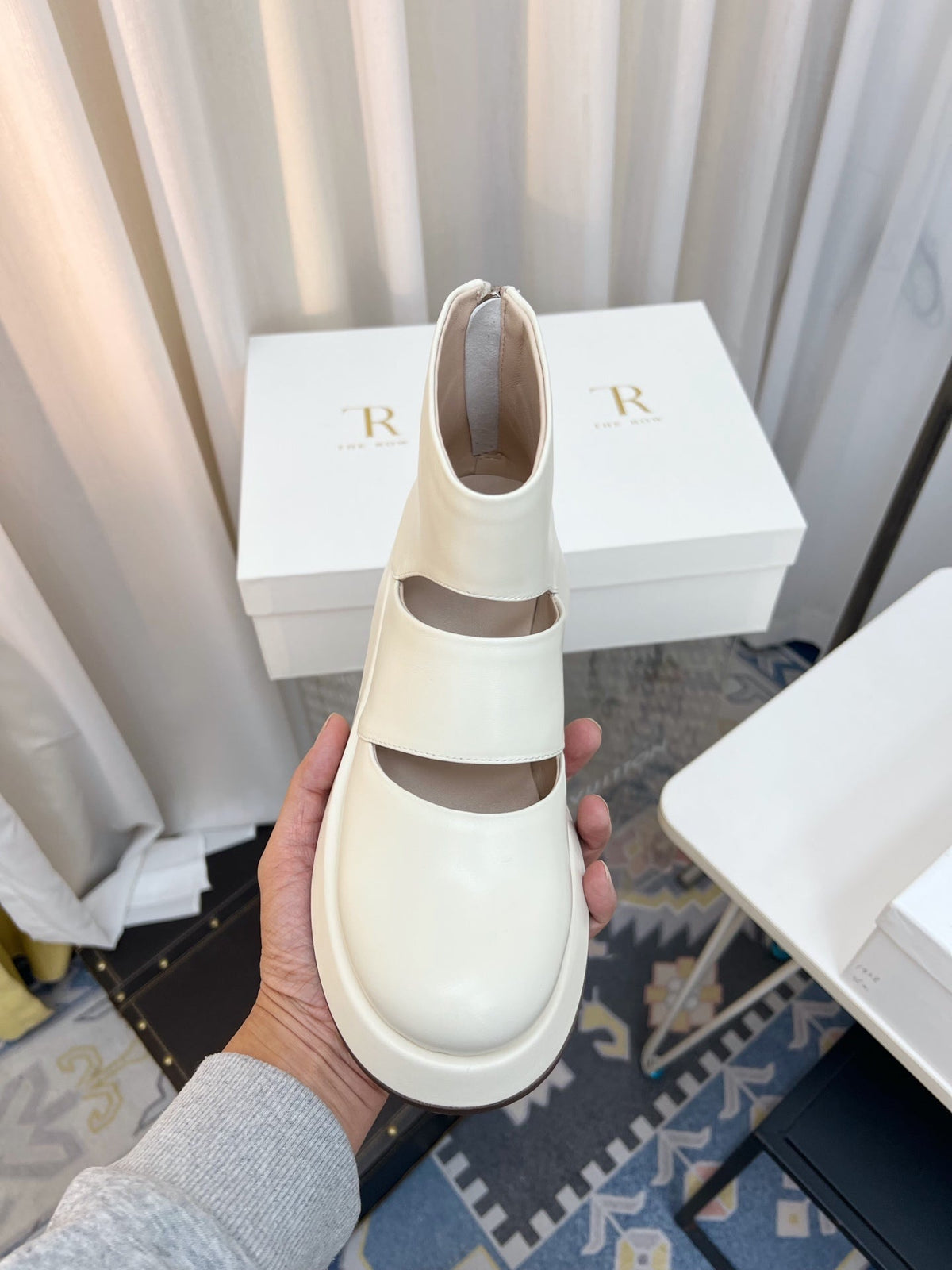 The Row 2025 Boot Off-white Sheepskin 576057