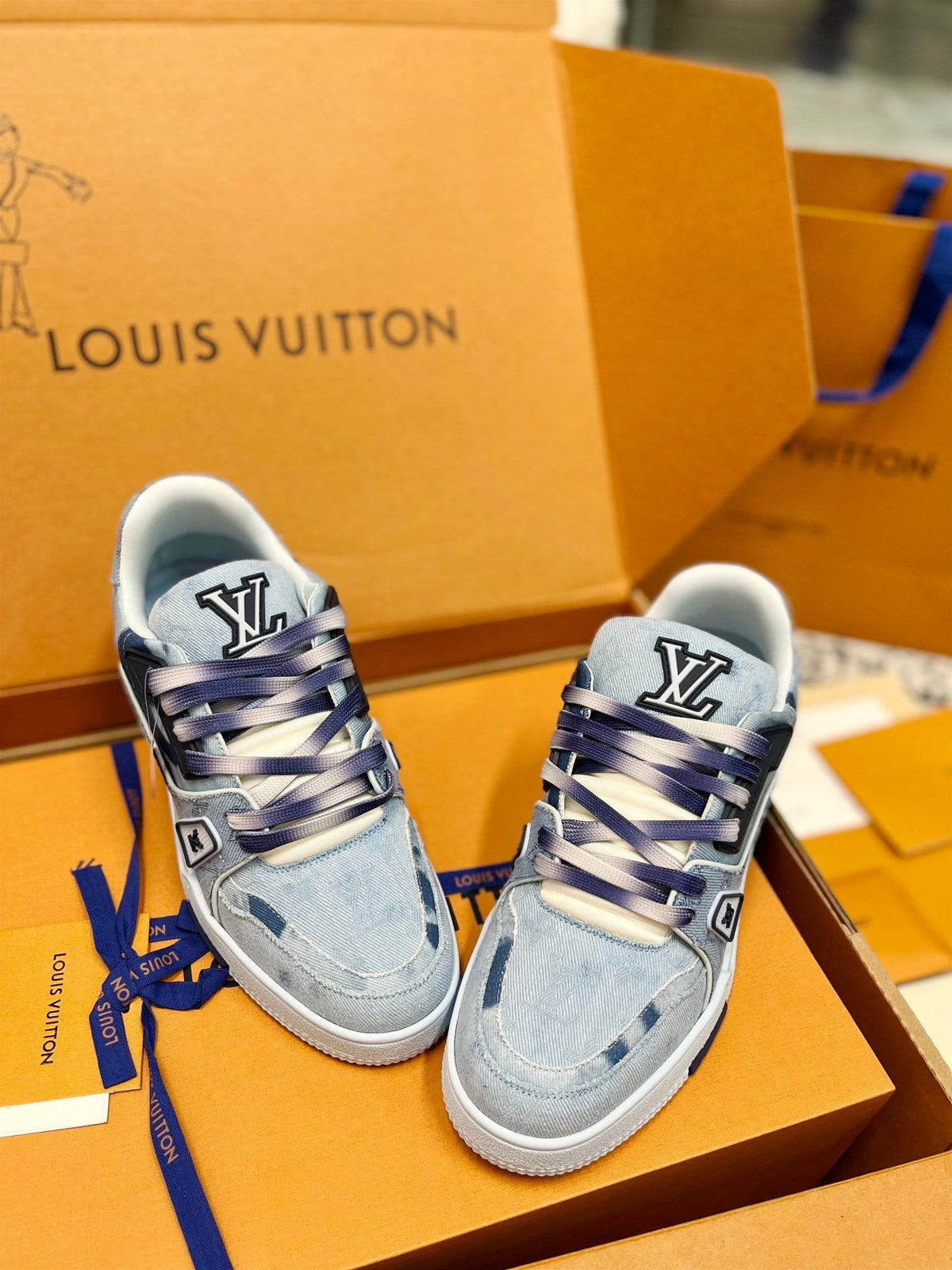 LV Trainer Sneaker Bleu Denim Fabric