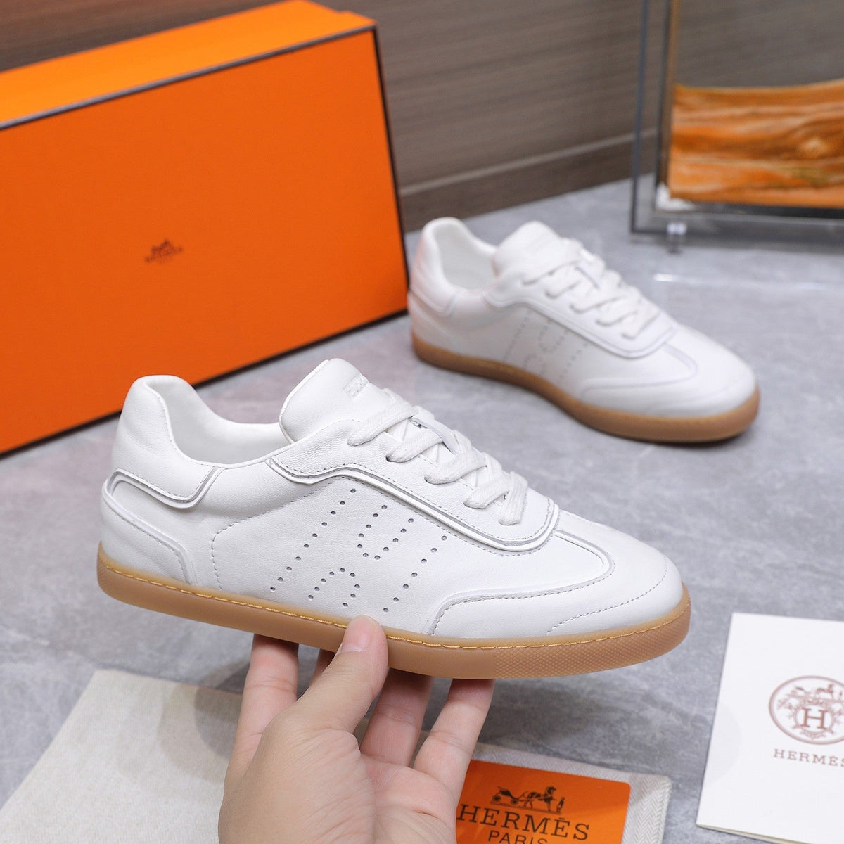 HM 26ss Casual Sneakers White Sheepskin 637714