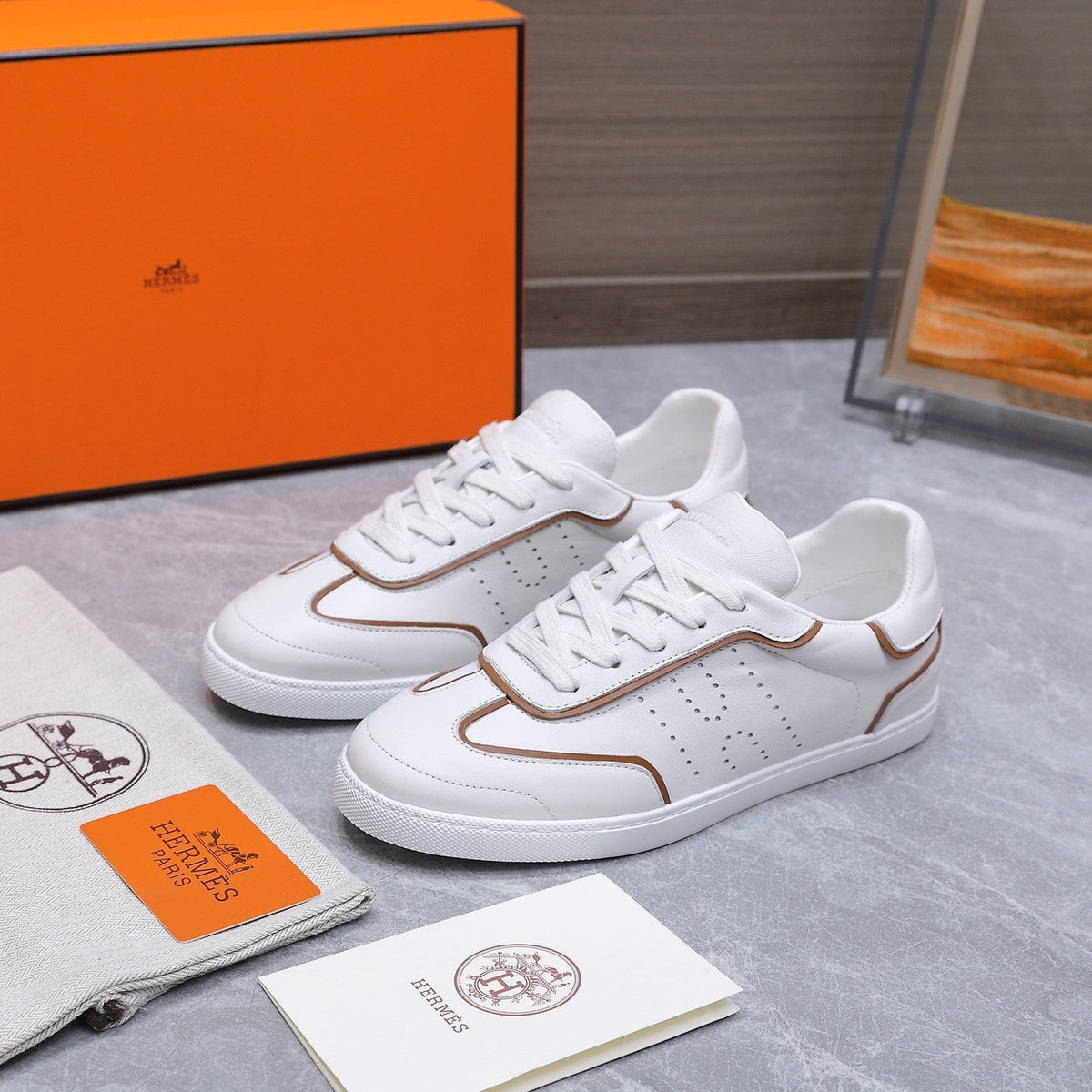 HM 26ss Casual Sneakers White Sheepskin 637715