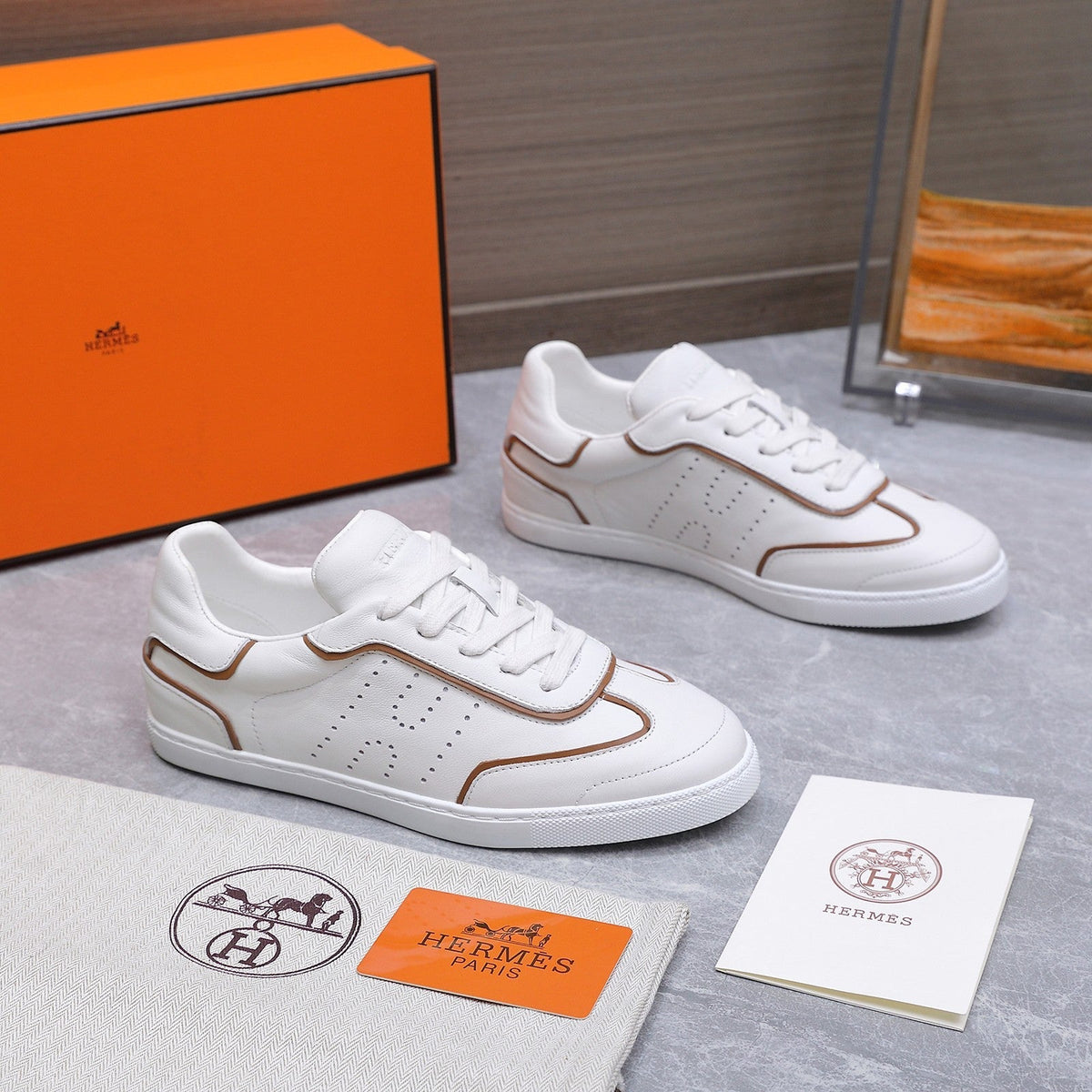 HM 26ss Casual Sneakers White Sheepskin 637715