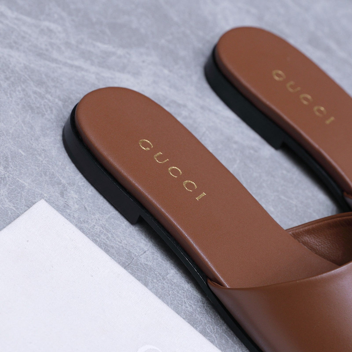 Gucci 2026 Slipper Leather 758565