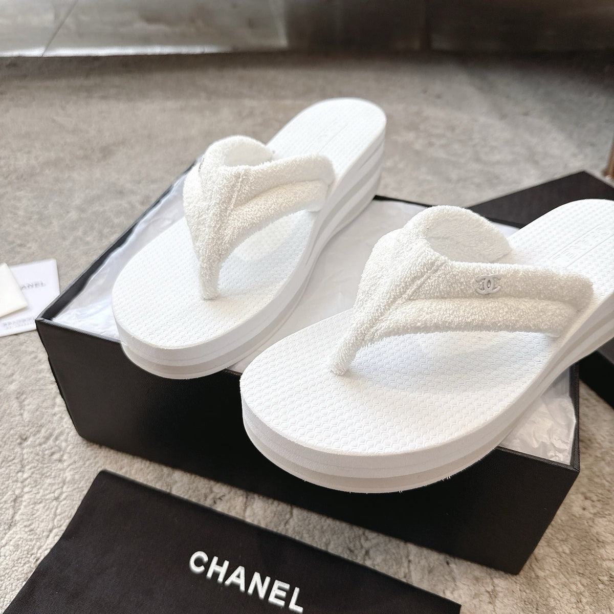 CC 25 Thong Slippers White Woolen Cloth 311100