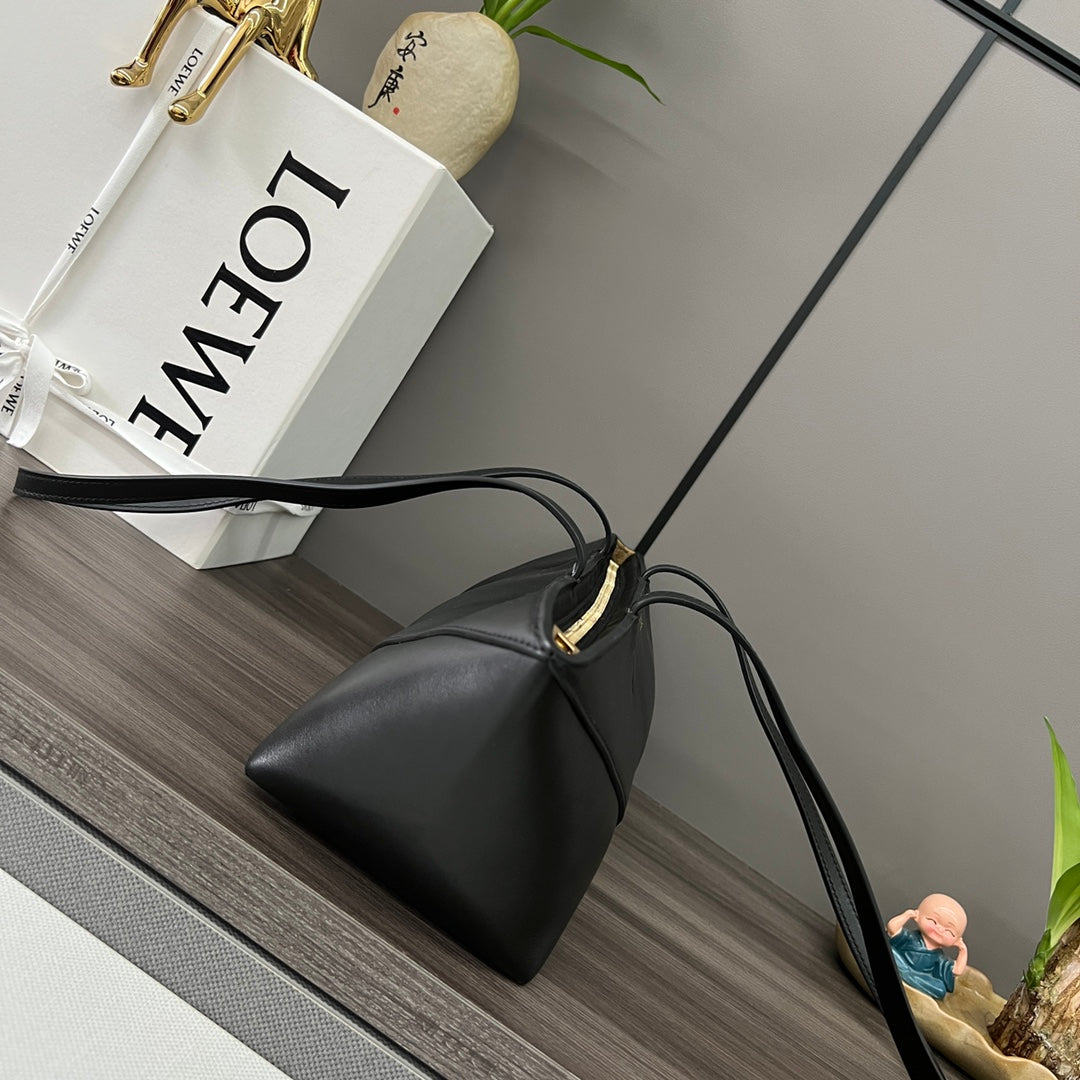 Loewe Cropped Handbag 39 Black Glossy Calfskin 280657