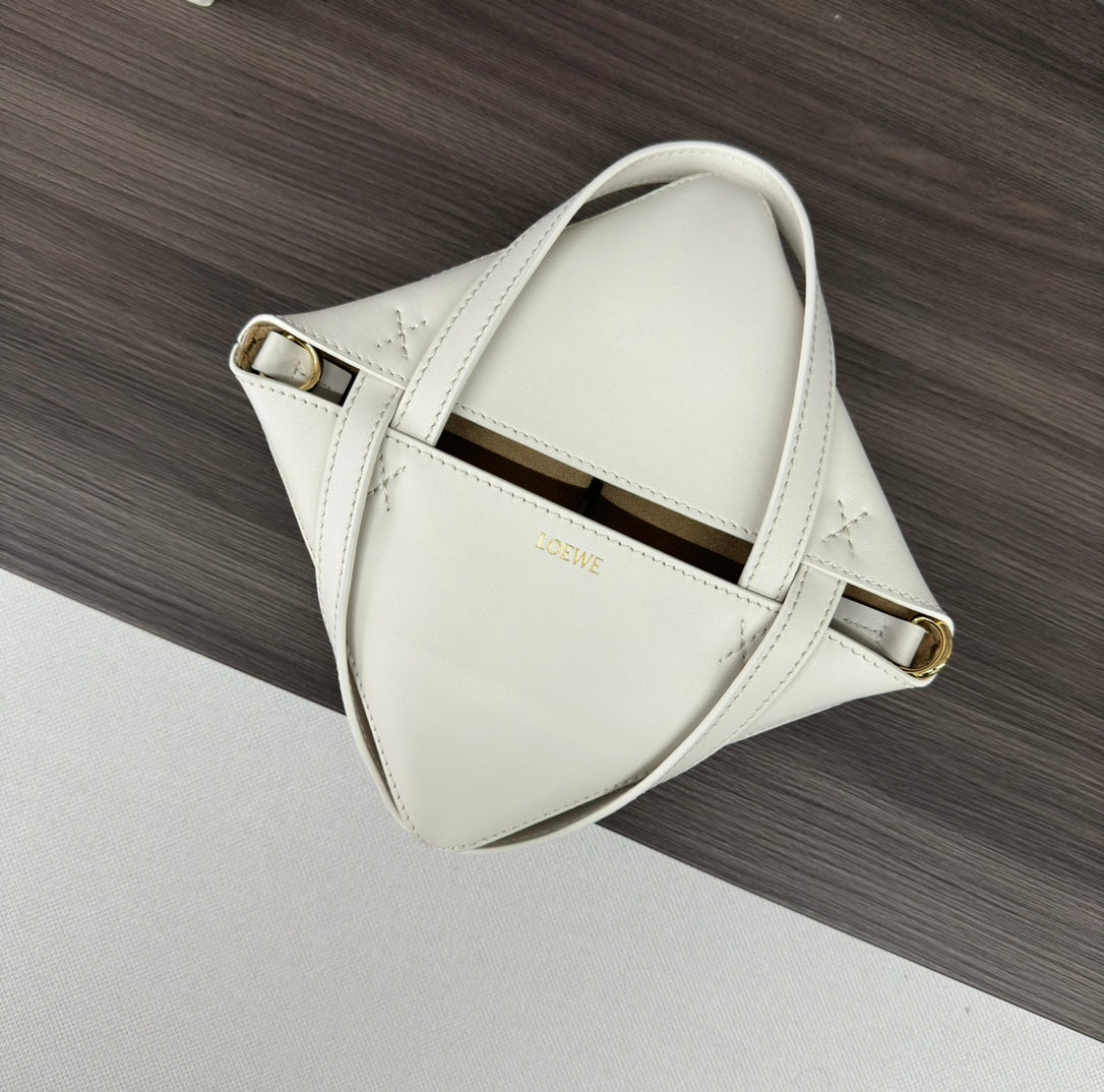 Loewe Puzzle Fold Handbag White and Gray Rice Apricot Cowhide 254370