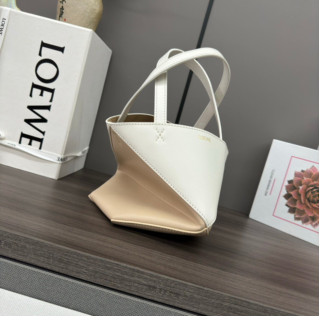 Loewe Puzzle Fold Handbag White and Gray Rice Apricot Cowhide 254370