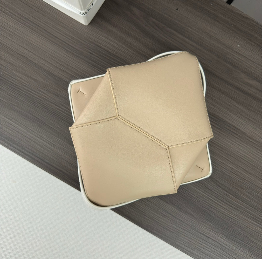 Loewe Puzzle Fold Handbag White and Gray Rice Apricot Cowhide 254370