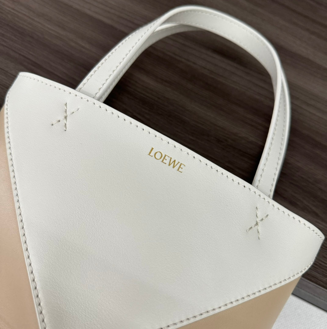 Loewe Puzzle Fold Handbag White and Gray Rice Apricot Cowhide 254370