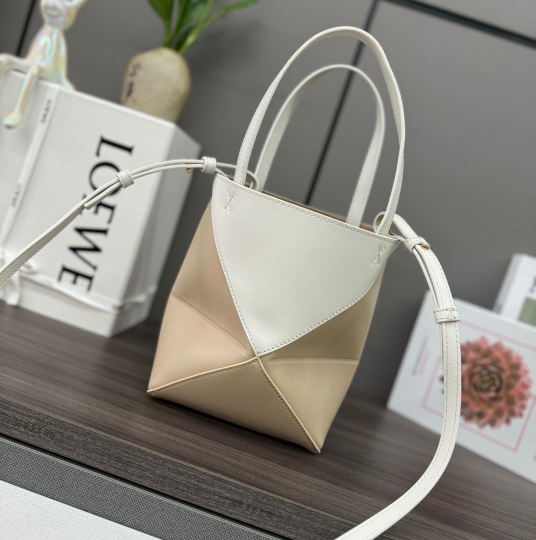 Loewe Puzzle Fold Handbag White and Gray Rice Apricot Cowhide 254370