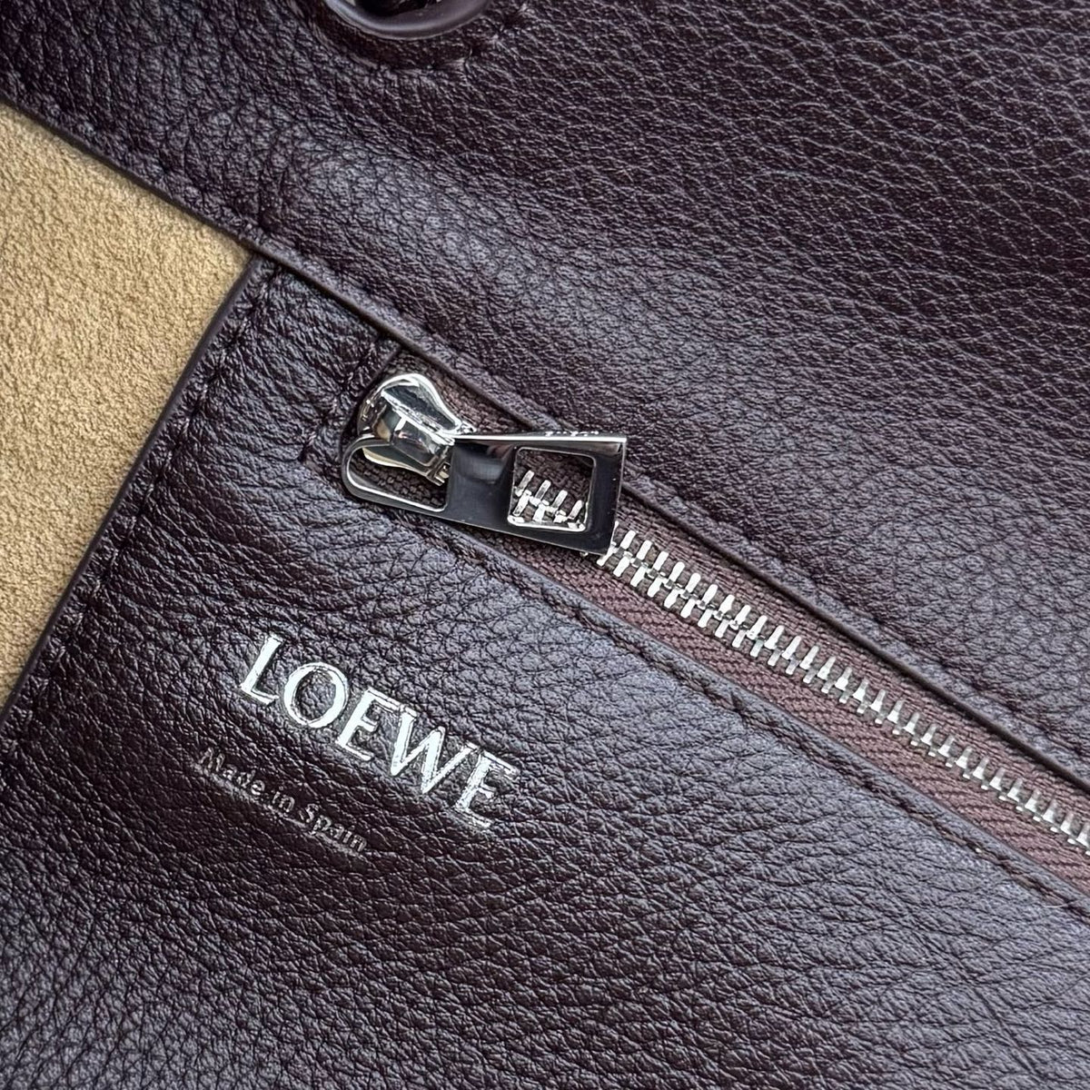 Loewe Pebble Hobo Bag 28 Dark Burgundy Calfskin 280599
